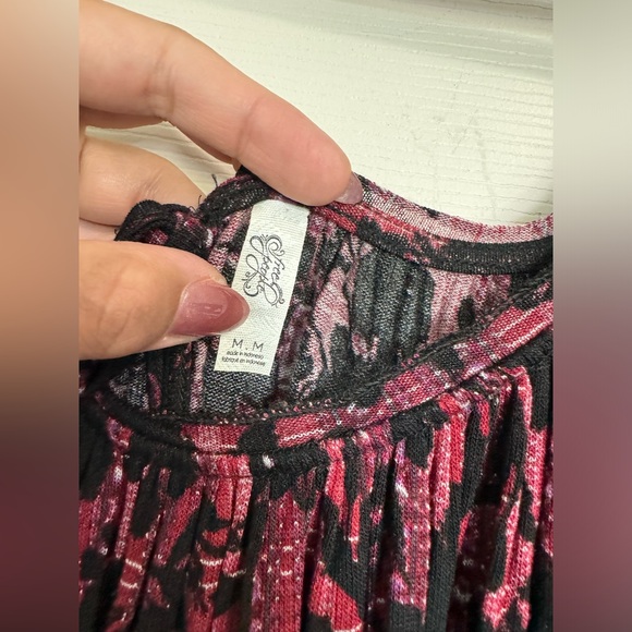 FREE PEOPLE SUPER FLOWY TOP!! - Picture 3 of 5